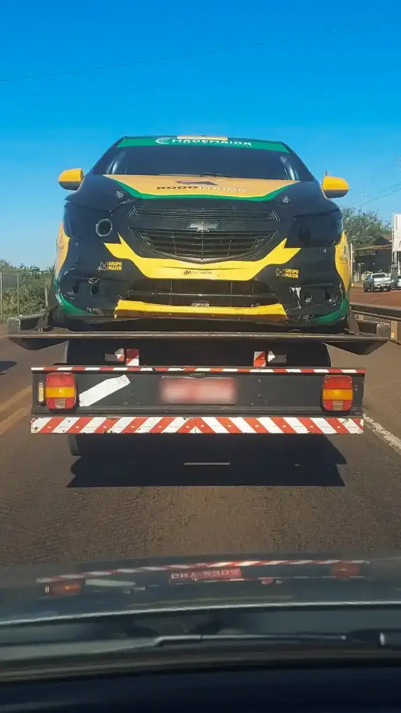 Transporte de carro esportivo com cuidado